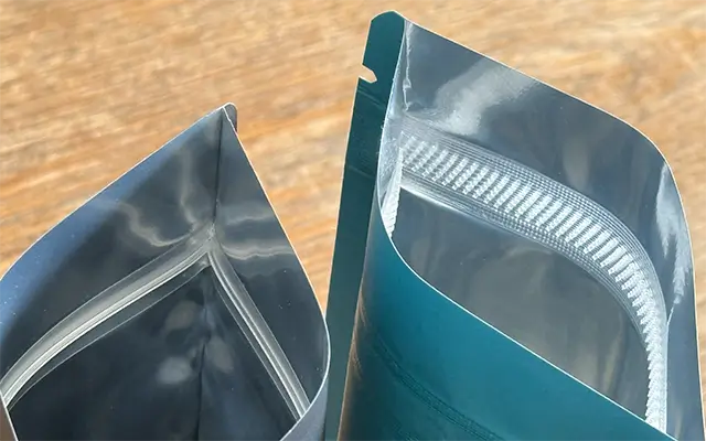 files/standbodenbeutel_extras_Standard-Zipper-vs-Klettzipper.webp